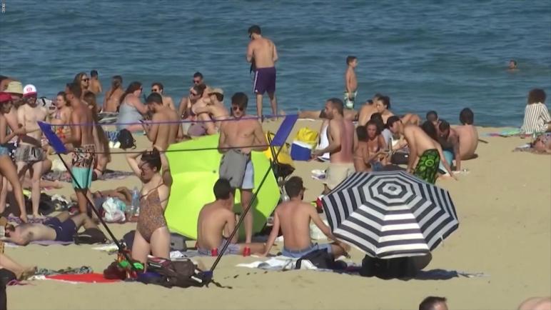 barcelona beach crowded coronavirus restrictions eased