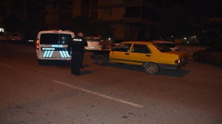 السلطات التركية تعـ .ـتقل سوريًا خالف حظر التجول وقاد سيارته باتجاه معاكس في إزمير