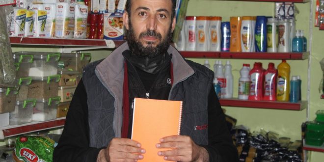روبن هود يظهر مجددا في ولاية تركية ويدفع ديون اللاجئين السوريين هذه المرة (فيديو)