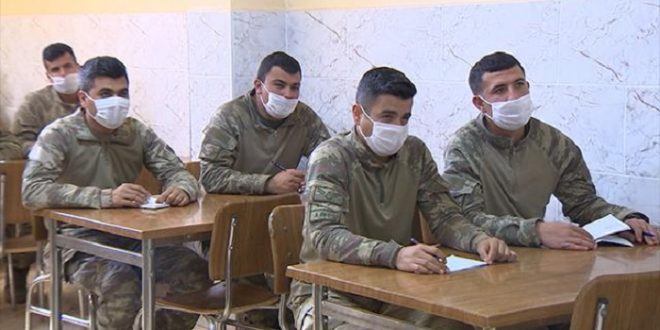جنود الجيش التركي يتعلمون اللغة العربية في سوريا من اجل التواصل مع السكان (فيديو)