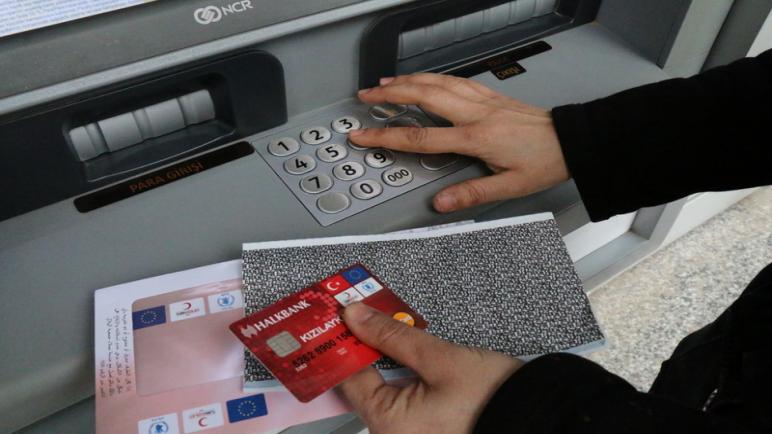 بيان من الهلال الأحمر التركي بخصوص عملية سحب الأموال من بطاقة المساعدات