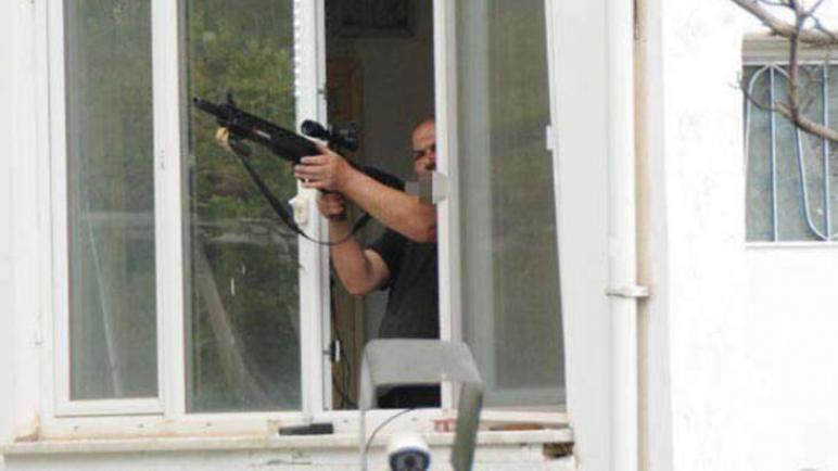 رجل تركي يستـ.ـ هدف المارة بقـ.ـ ناصه الخاص ويصـ.ـ يب امرأة في ولاية قيصري