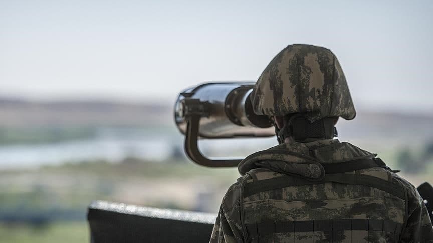 جيش جرار عابر للحدود التركية السورية ينفذ عملية دقيقة وسط الأراضي السورية