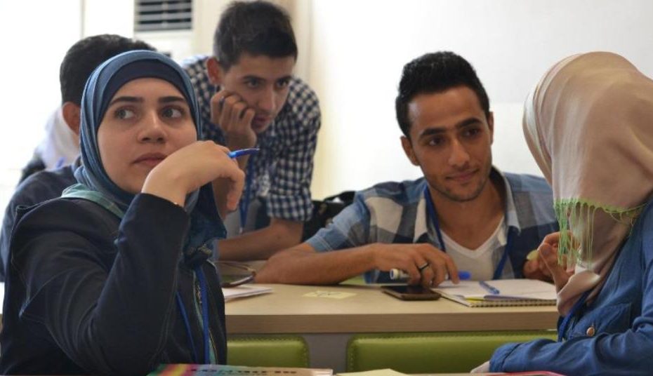 السوريون لم يعودوا بحاجة إلى اللغة التركية بعد قرارا من الدولة التركية وتحقيقهم لأمرين