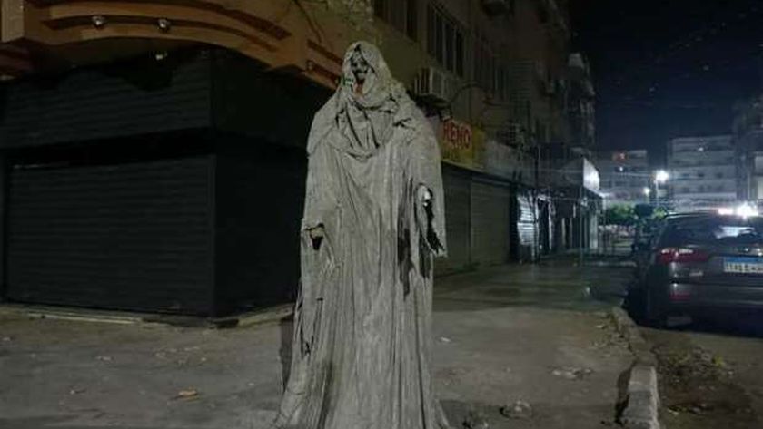 ظهور تمثال غريب في محافظة مصرية ويثير الرعـ.ـب لدى الأهالي والسلطات تتحرك لتوقيف صاحبه!