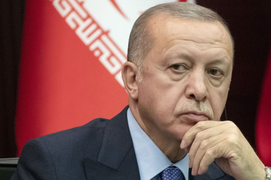 رئيس دولة عربية يهــ.دد أردوغان بالتحرك العسكري الفوري