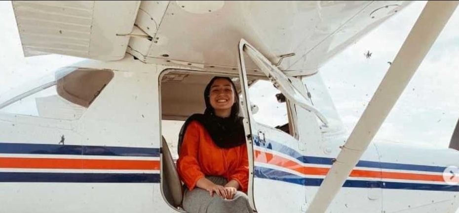 شابة سورية متميزة تحقق حلمها وتصبح سفيرة وطيارة (فيديو)