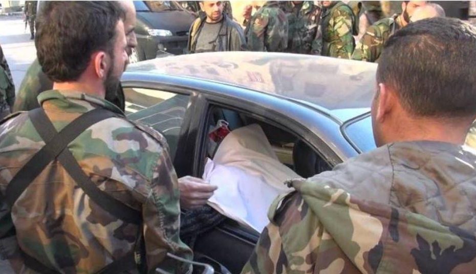 والدة أحد قادة الجيش السوري تنتفـ.ـض في وجه بشار الأسد "كبـ.ـوه بالزبـ.ـالة" صور