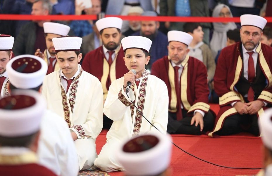 تلبية لنداء أردوغان تركيا تبـ.ـهر العالم بحفاظ القرآن المتخرجين في اسطنبول (فيديو)