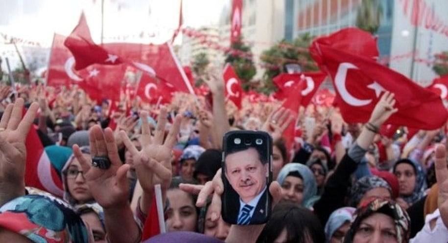 الشعب التركي يرد بطـ.ـريقته على رئيس بلدية بولو بعد قرارته ضد السوريين (فيديو)