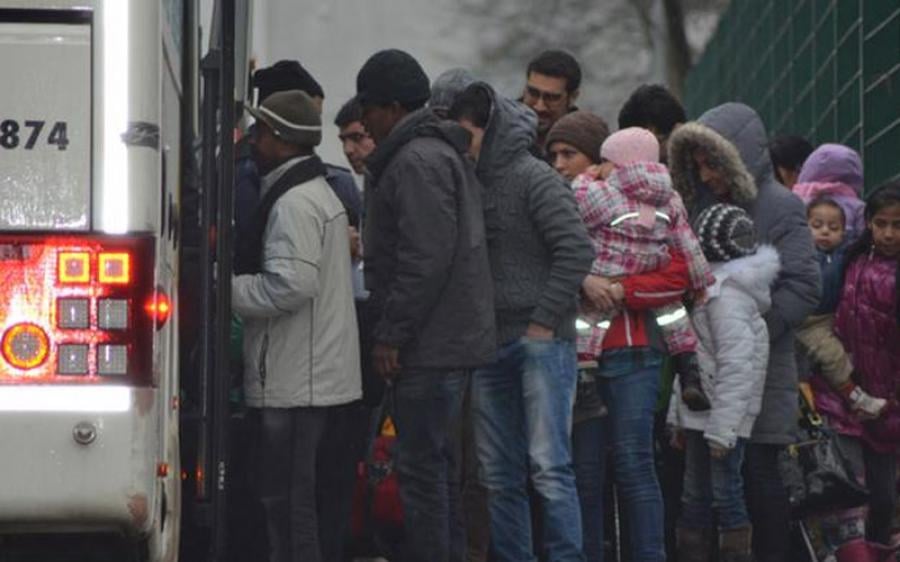 ألمانيا تعلن عن احتياجها ل 400 ألف لاجئ سنويا وبإمكان من تتوفر فيه المتطلبات المجيئ مع عائلته