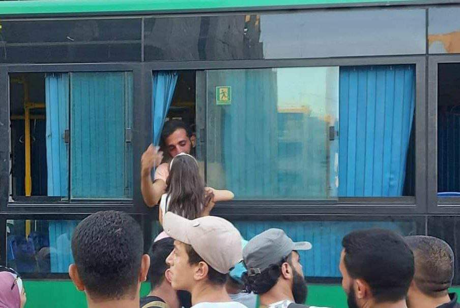 السوريون إلى الباص الأخضر من جـ.ـديد ويتخلون عن مناطقهم بغير إرادتهم تم تهيئة المنطقة