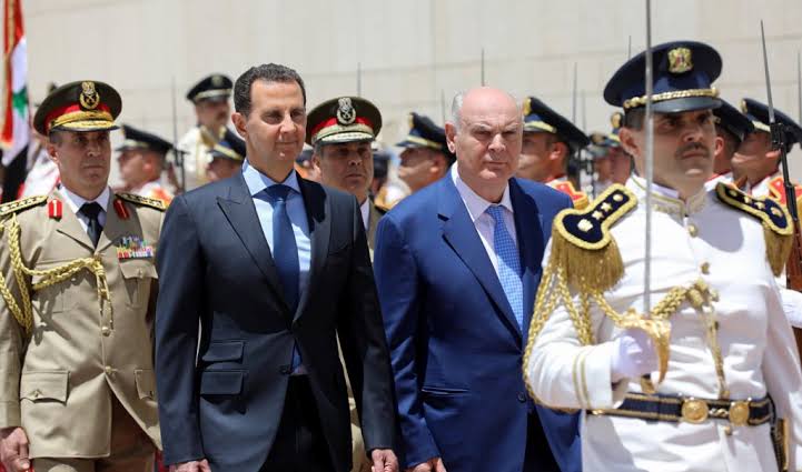 بعد عزلة الرئيس بشار الأسد الطويلة.. استعداد لمغادرة سوريا في وقت قريب ومصدر يوضح التفاصيل