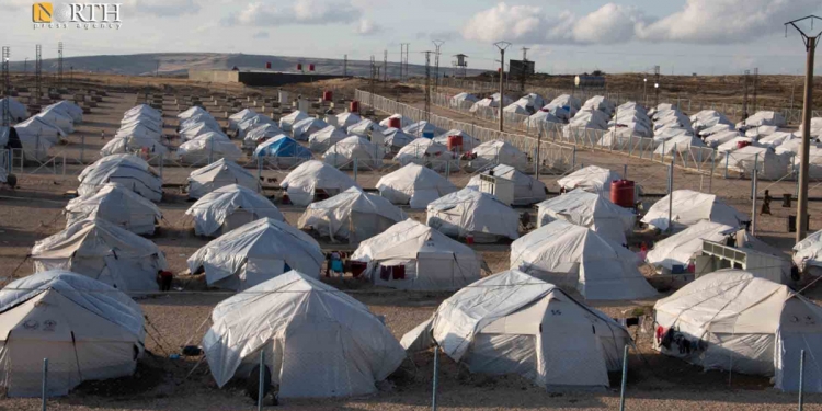 عبارة مكتوبة على خيمة شمال غربي سوريا تحظى باهتمام مسؤولين دوليين (صورة)