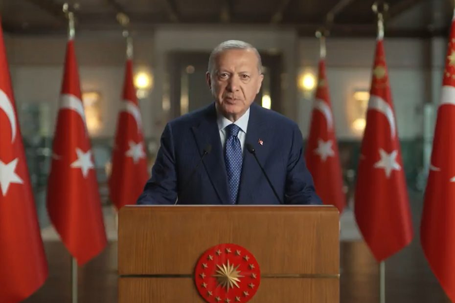 أردوغان يوجه انتقاده لإحدى الدول جراء تعاملها السيئ مع السوريين.. سأقف مع إخوتي (فيديو)