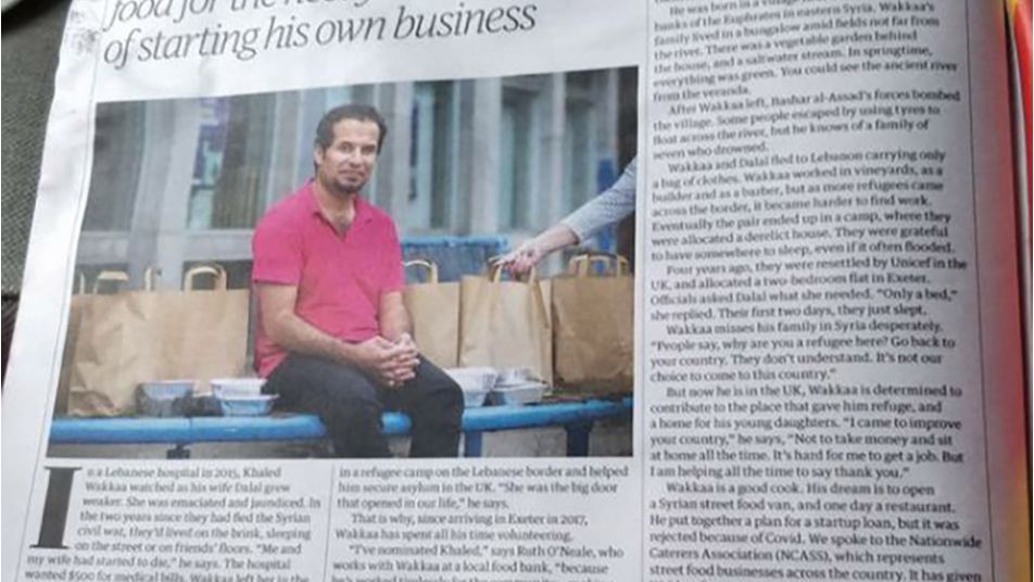 شاب سوري يصل إلى بريطانيا ويصبح حديث الصحف بعد إرشاده السوريين للقدوم عبر طريقه السهل والنظامي