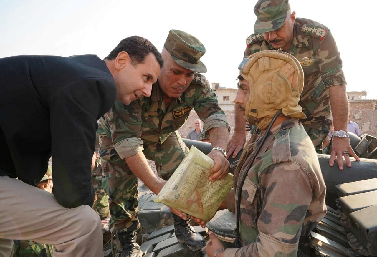 بشار الأسد يوجه أوامره الخاصة حول مجموعة من الضبـ.ـاط الذين يشغلون أعلى رتبة في جـ.ـيشه