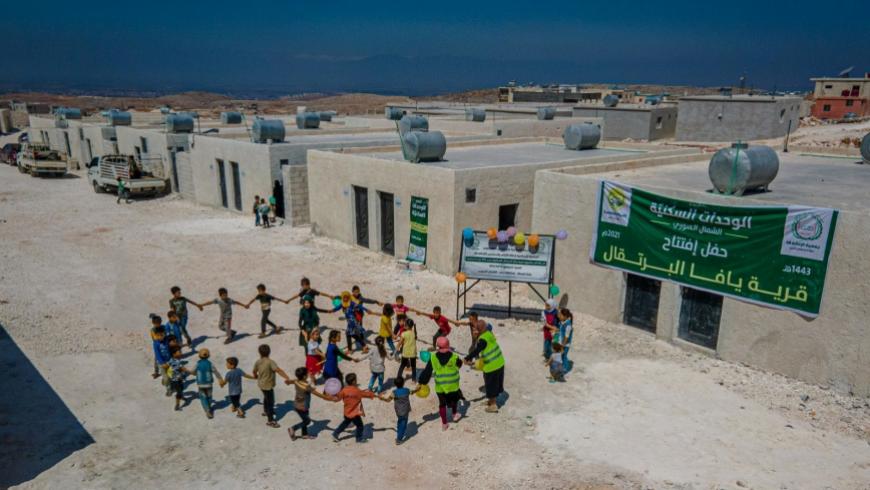 جمعية عربية تبني مئات المنازل الحديثة للسوريين وتدعوهم للإقامة فيها والتسجيل قبل انتهاء العدد المطلوب (صور)