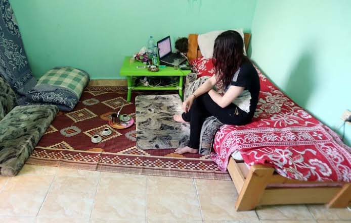 شاب لبناني يستدرج امرأة سورية بحجة مساعدتها للسفر إلى أوربا.. ولكن وقـ.ـعت في الفخ