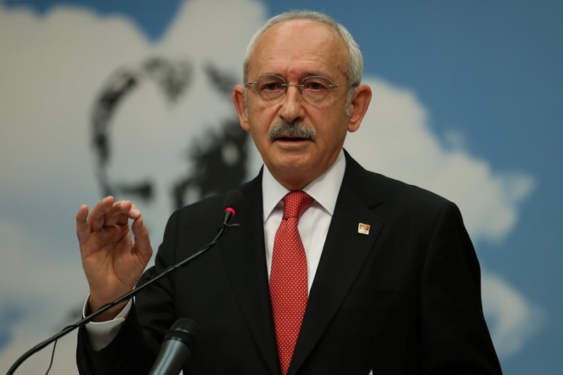 زعيم المعـ.ـارضة التركية يحدد للسوريين موعد ترحيلهم إلى بلادهم وسائل البقاء في تركيا