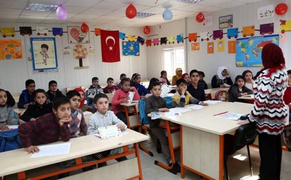 أصبح بإمكان السوري العمل كمعلم في المدارس التركية والدخول في دوائر الدولة رسميا
