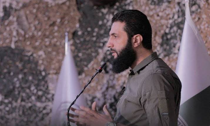 أبو محمد الجولاني يضع يده على رأسه بعد نهـ.ـاية صديقه المقرب عبد الله قرداش في إدلب