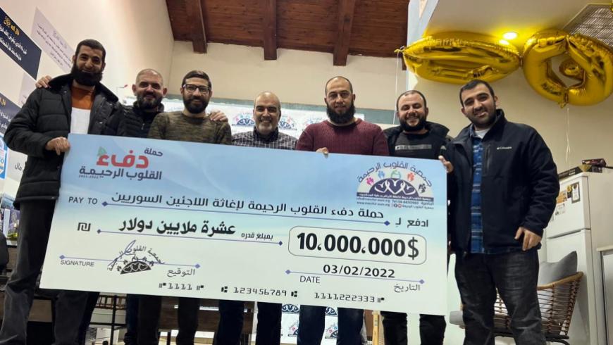 فلسطينيون يجمعون عشرة مليون دولار لمساعدة السوريين ويبدأون بالتوزيع حسب الطلب (فيديو)