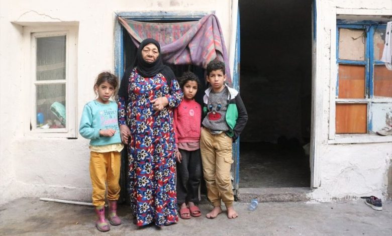 تركيا : أصبحت أباً و أماً لأحفادها و تناشد مساعدتها .. وكالة تروي قصة معـ.ـاناة جدة سورية في شانلي أورفة (فيديو)