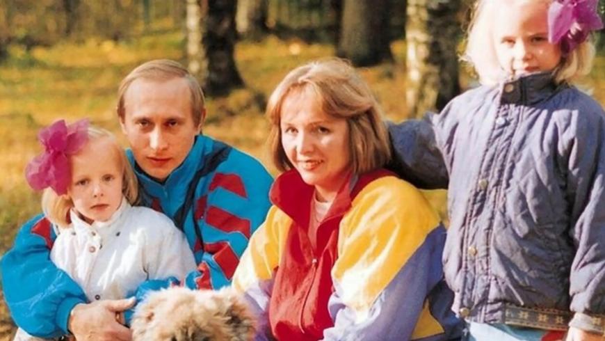 من هما ابنتا بوتين الغامضتان اللتان فرضت واشنطن عقـ.ـروبات عليهما؟ (فيديو + صور)
