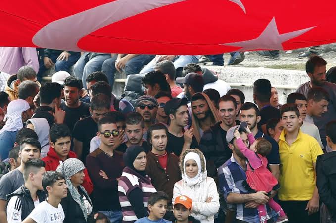 مسؤول تركي يطمئن السوريين ويوضح حالتين فقط لترحـ.ـيلهم إلى بلادهم!