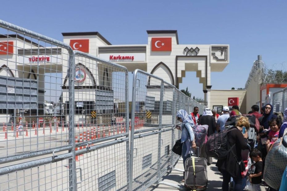 معبر جرابلس يستأنف منح الإجازات إلى سوريا