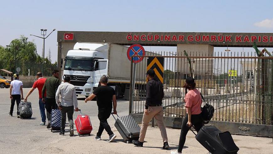 مفوضية اللاجـ.ـئين: 800 لاجـ.ـئ سوري يعودون من تركيا إلى بلادهم أسبوعياً