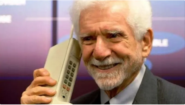 مخترع أول هاتف محمول بالعالم: اتركوا أجهزتكم وعيشوا حياتكم (فيديو)