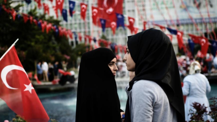 كيف غيّر الحجاب أكبر حزب معـ.ـارض في تركيا؟