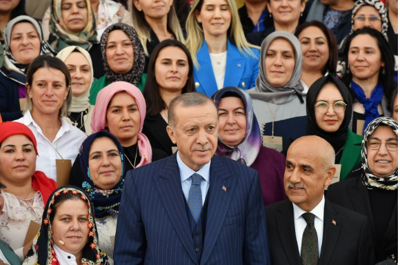 أردوغان يقترح خطوة حاسمة لتقرير مصـ.ـير حق ارتداء الحجاب في تركيا